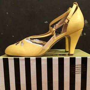 Vintage-inspired Heels 👠